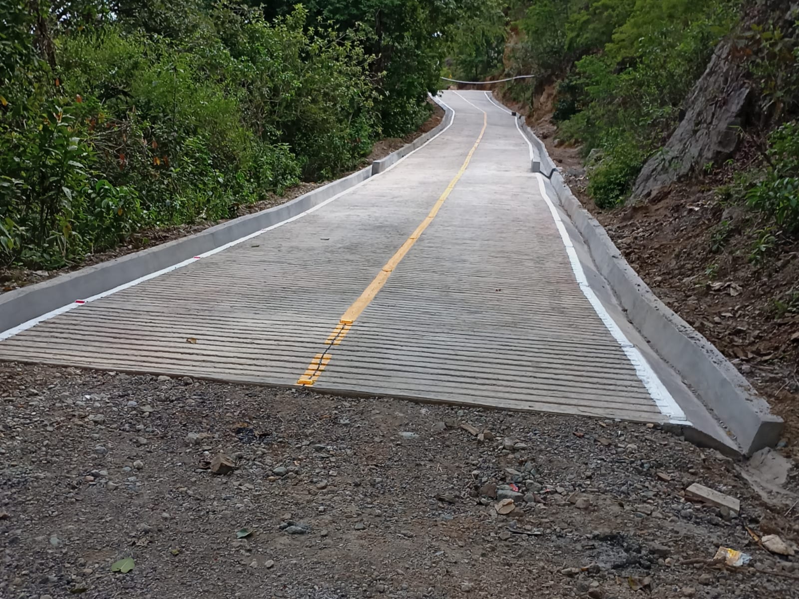 Construcción de camino rural en progreso